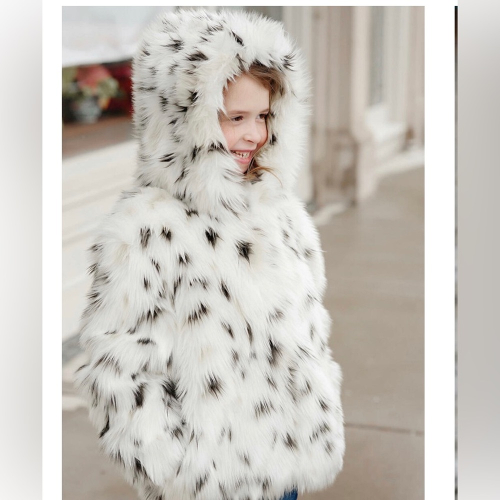 Kid's Snow Leopard Faux Fur Hooded Parka size medium